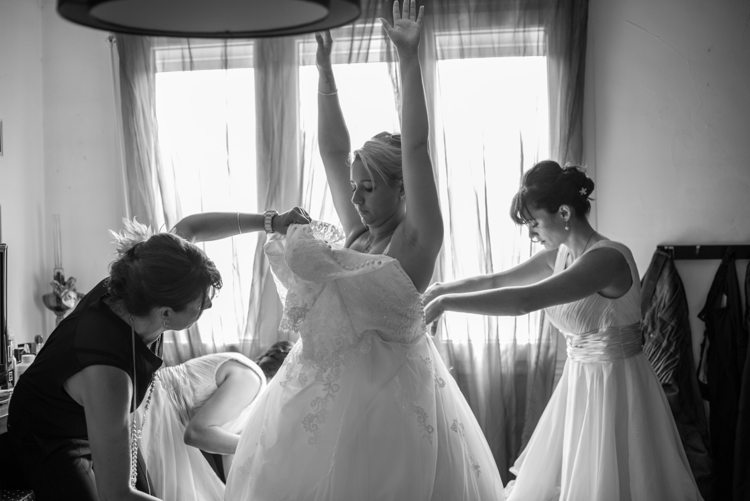 Habillage de la mariée en noir et blanc